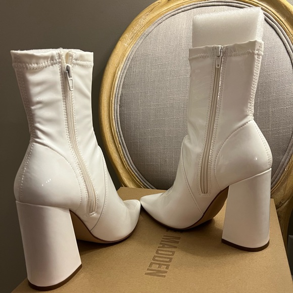 NEW- Steven Madden White Booties Size 8. Missed the return window. Never worn. - Picture 2 of 4